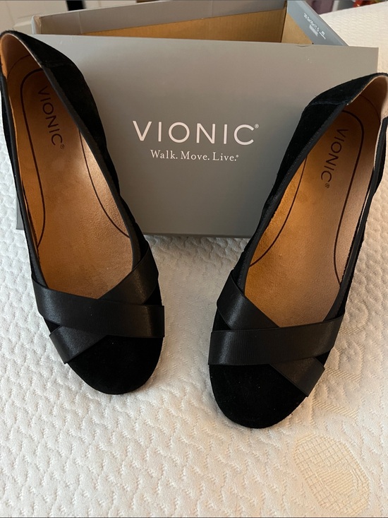Vionic Shoes - Vionic Black Cross-Strap flat
